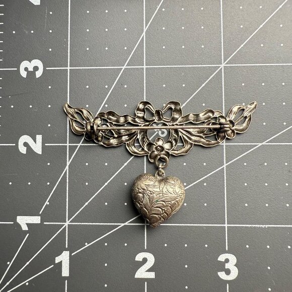 Vintage Silver Tone Floral Brooch With Purple & Green Enamel Heart Dangle Pendan - Picture 4 of 4